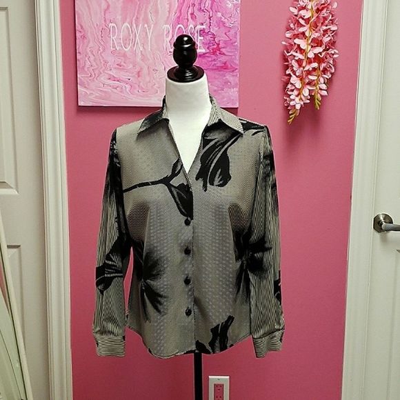 NWOT 🖤🤍🖤Mantles B&W Print Shirt Blouse Top - Picture 1 of 10
